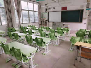 湖南某小學(xué)學(xué)生課桌椅圖片